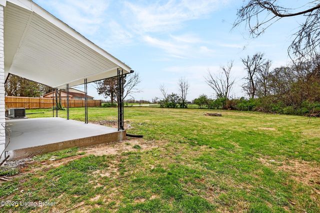 5202 Chasewood Pl, Louisville, KY 40229