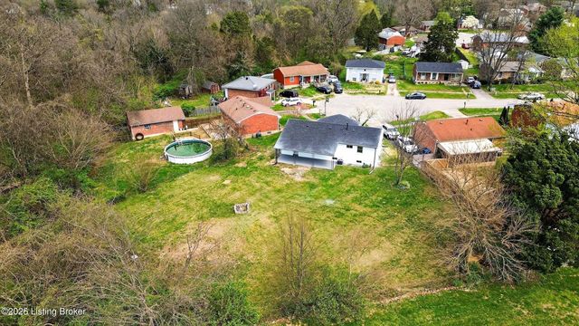 5202 Chasewood Pl, Louisville, KY 40229