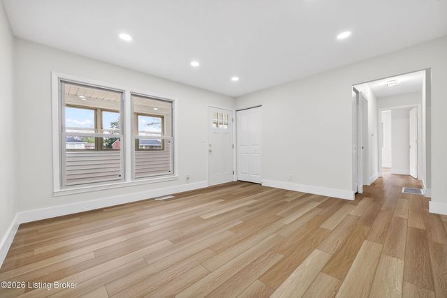 5202 Chasewood Pl, Louisville, KY 40229