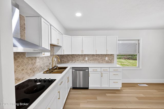 5202 Chasewood Pl, Louisville, KY 40229