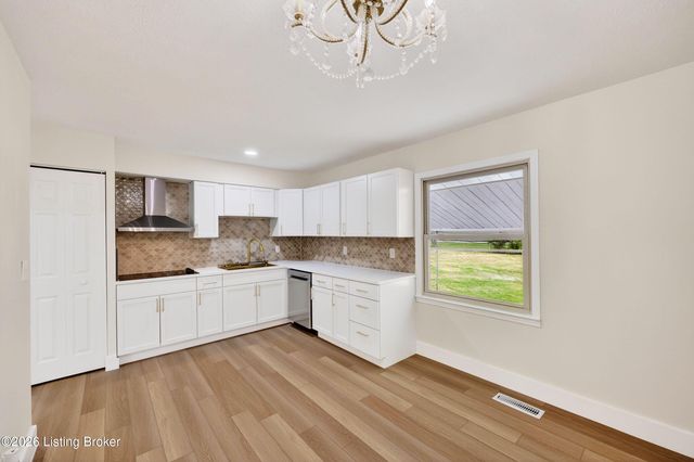 5202 Chasewood Pl, Louisville, KY 40229