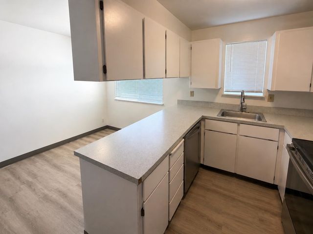 824 E North Ave, Spokane, WA 99207