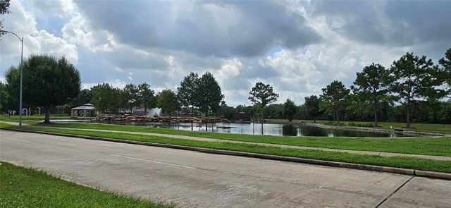 919 Yorkshire Hollow, Fresno, TX 77545