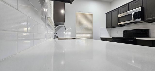 919 Yorkshire Hollow, Fresno, TX 77545