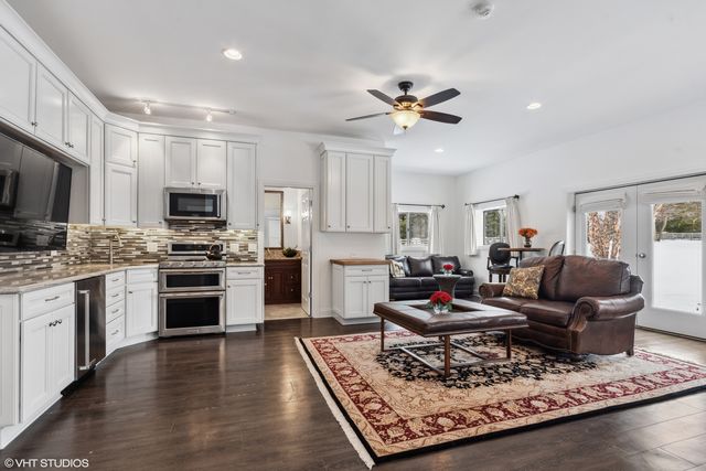 11 Moate Lane, Barrington Hills, IL 60010