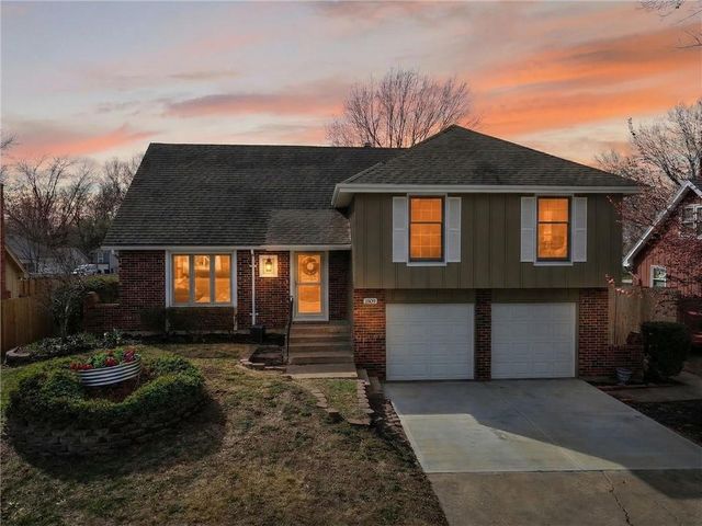 1809 S Arrowhead Drive, Olathe, KS 66062