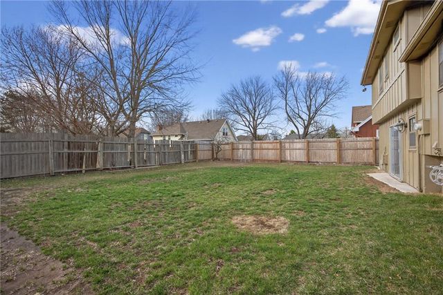 1809 S Arrowhead Drive, Olathe, KS 66062