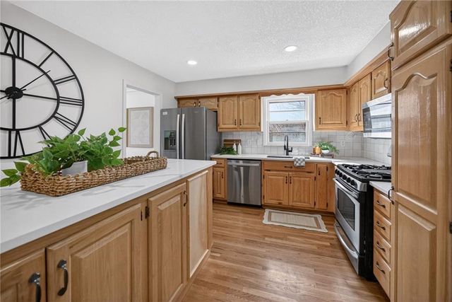 1809 S Arrowhead Drive, Olathe, KS 66062