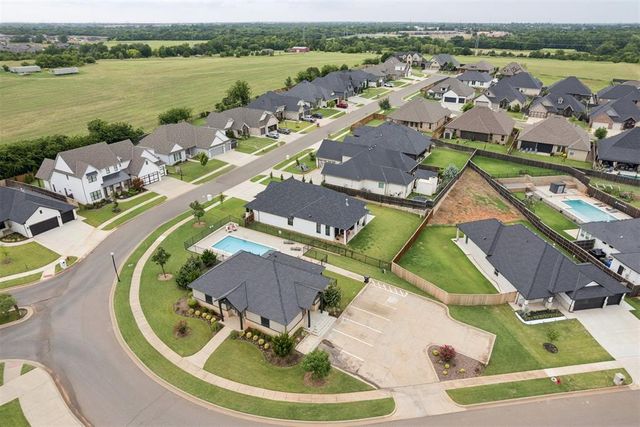 701 Maple Hill Road, Norman, OK 73069