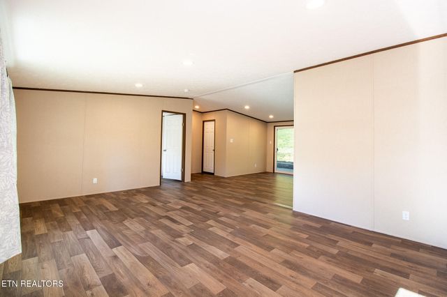 157 Beech St, Harriman, TN 37748