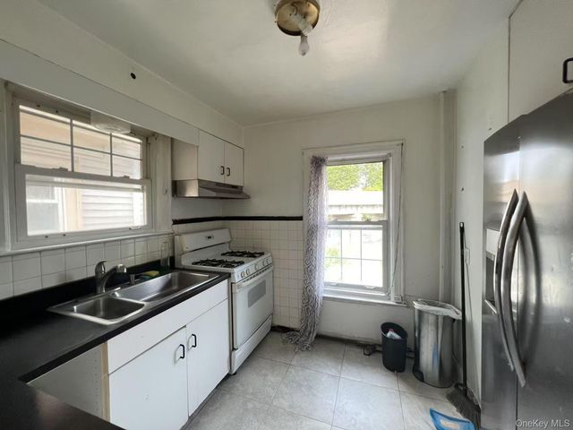 8517 115th Street, Richmond Hill, NY 11418