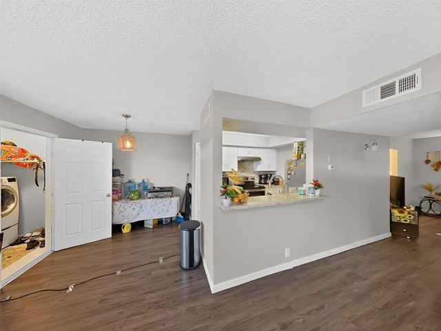 8101 Amelia Road 404, Houston, TX 77055