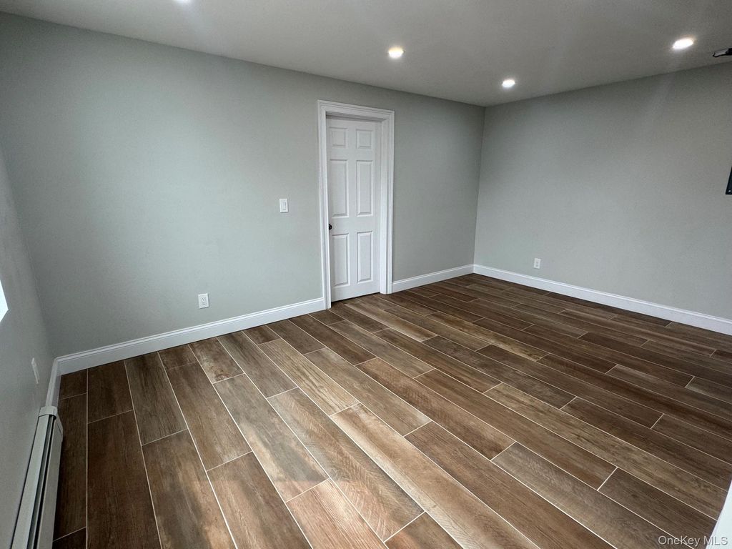 233 Franklin Street Apt 3, Hempstead, NY 11550