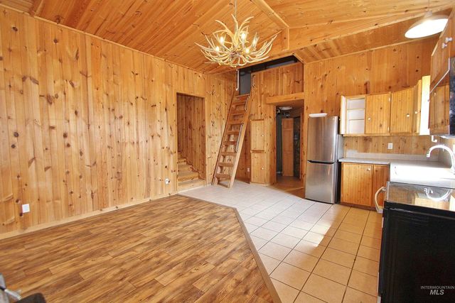 85 S Robinson Rd, Nampa, ID 83687