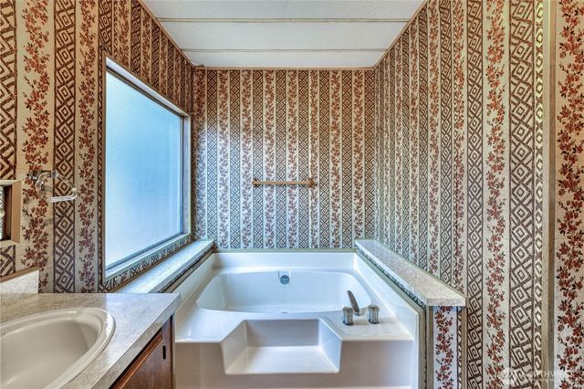 270 NE Saber Drive, Belfair, WA 98528
