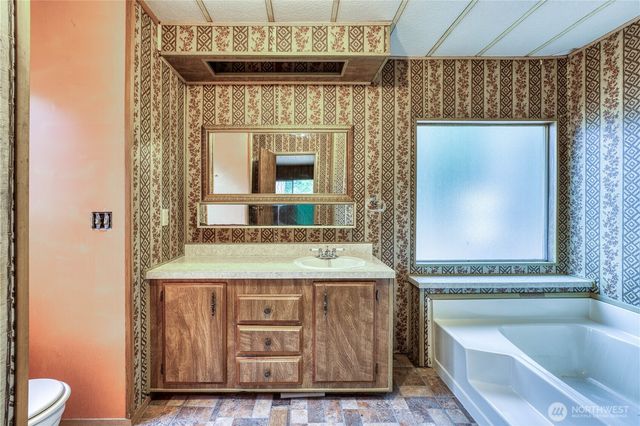 270 NE Saber Drive, Belfair, WA 98528