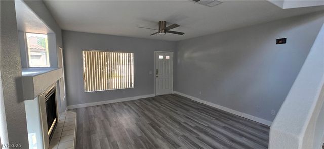 8813 Hampton Green Avenue, Las Vegas, NV 89129