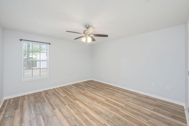 1093 Farmer Street, Crestview, FL 32539