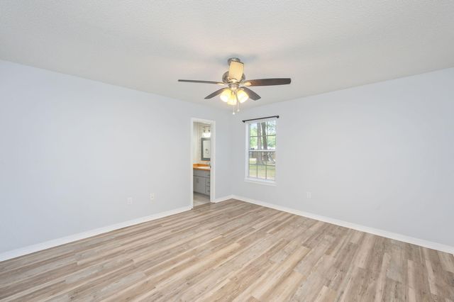 1093 Farmer Street, Crestview, FL 32539