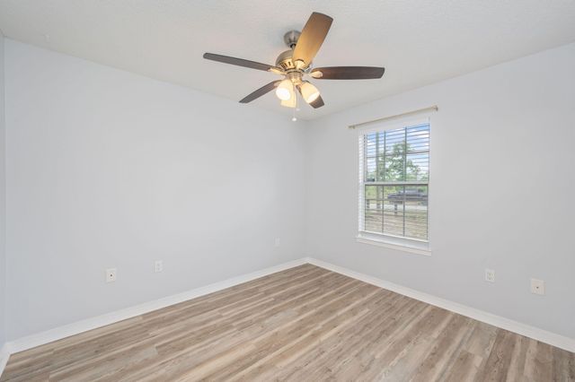 1093 Farmer Street, Crestview, FL 32539