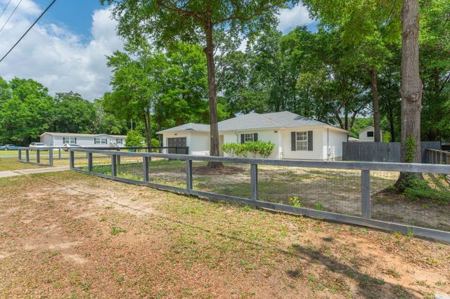 1093 Farmer Street, Crestview, FL 32539