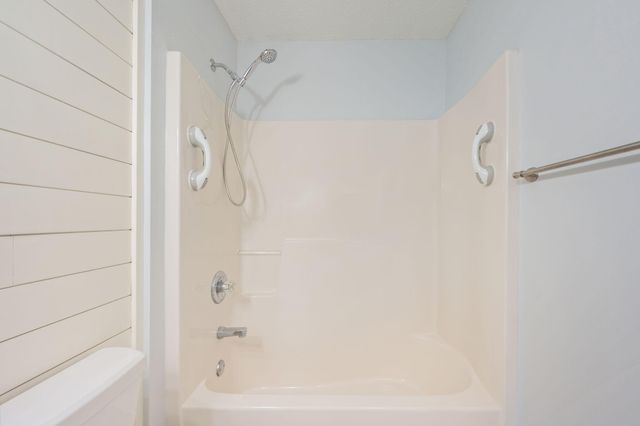1093 Farmer Street, Crestview, FL 32539