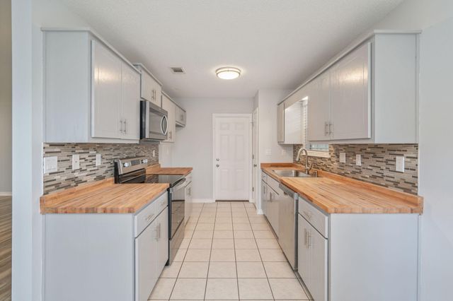 1093 Farmer Street, Crestview, FL 32539