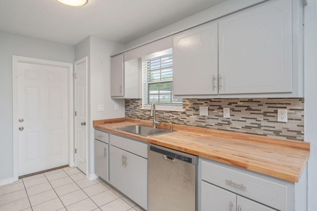 1093 Farmer Street, Crestview, FL 32539