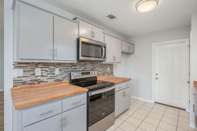 1093 Farmer Street, Crestview, FL 32539