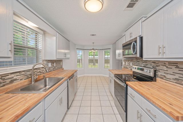 1093 Farmer Street, Crestview, FL 32539
