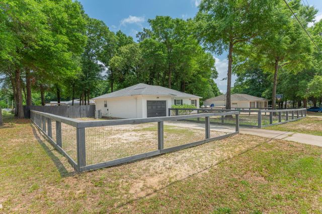 1093 Farmer Street, Crestview, FL 32539