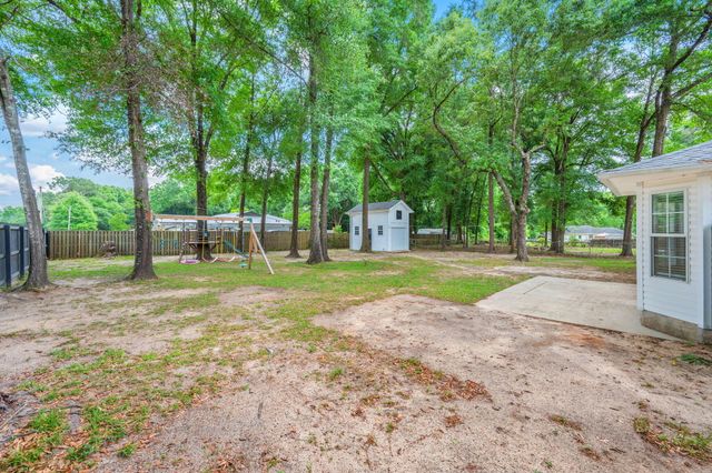 1093 Farmer Street, Crestview, FL 32539
