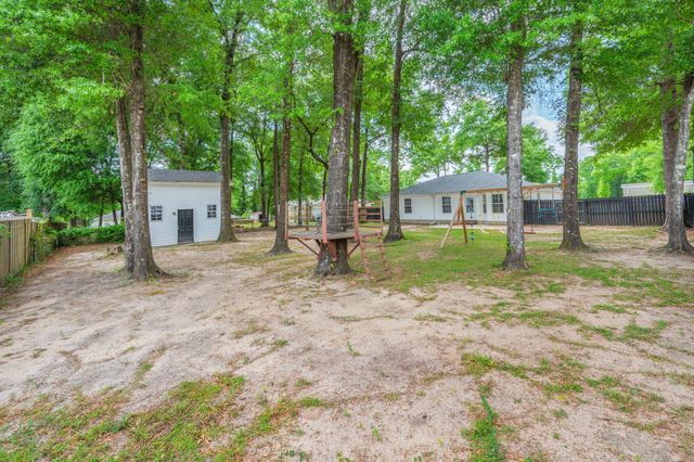 1093 Farmer Street, Crestview, FL 32539