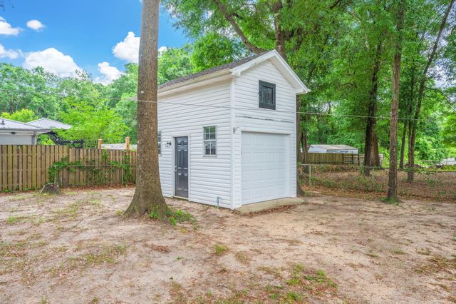 1093 Farmer Street, Crestview, FL 32539