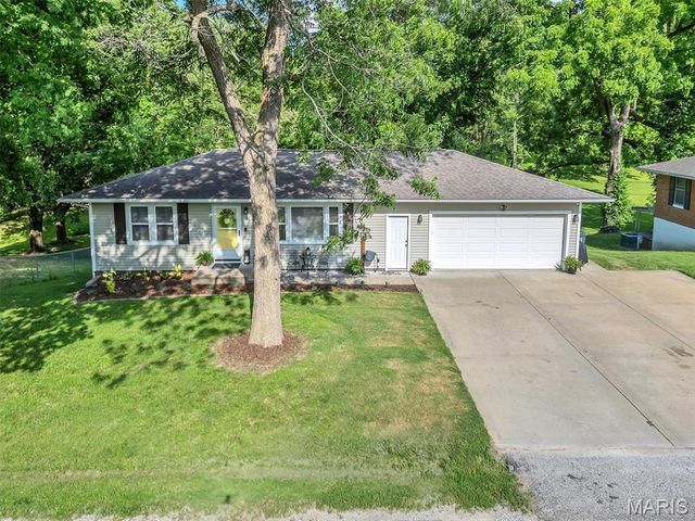 2 Pasadena Drive, Fairview Heights, IL 62208