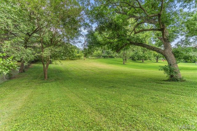 2 Pasadena Drive, Fairview Heights, IL 62208