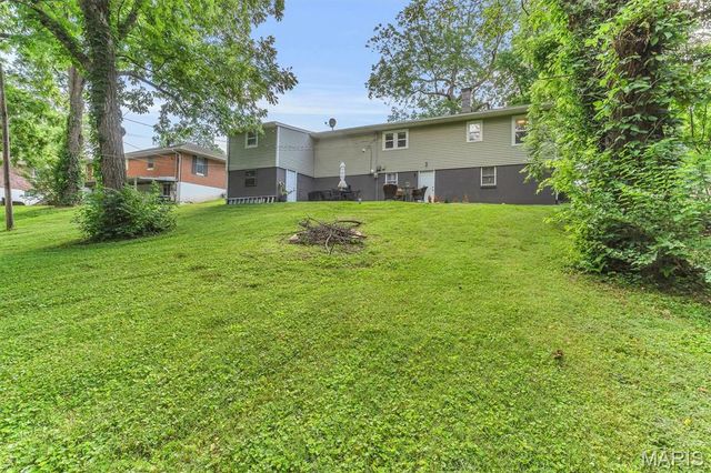 2 Pasadena Drive, Fairview Heights, IL 62208