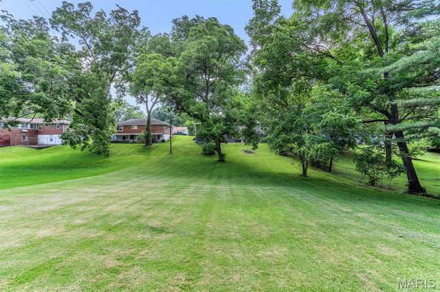 2 Pasadena Drive, Fairview Heights, IL 62208