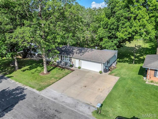 2 Pasadena Drive, Fairview Heights, IL 62208