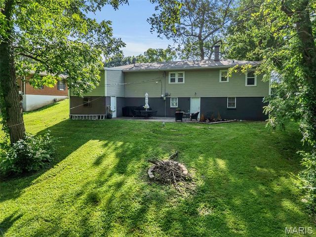 2 Pasadena Drive, Fairview Heights, IL 62208