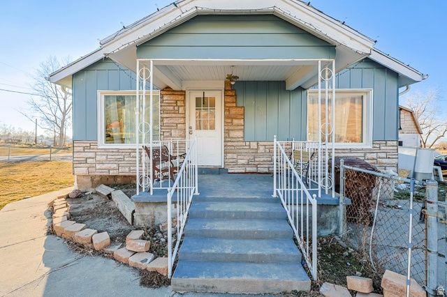 7609 N MOUNTAIN VIEW RD, Lake Point, UT 84074