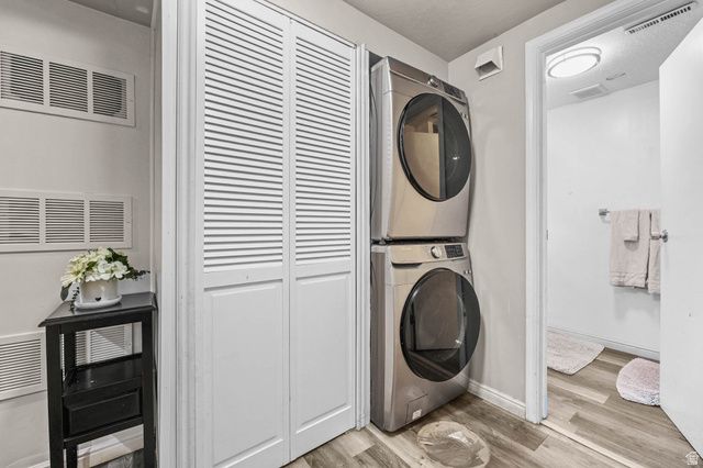 7609 N MOUNTAIN VIEW RD, Lake Point, UT 84074