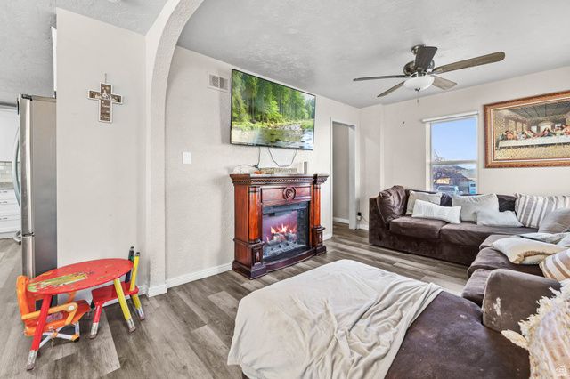 7609 N MOUNTAIN VIEW RD, Lake Point, UT 84074