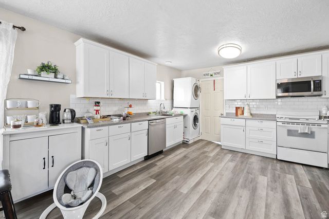 7609 N MOUNTAIN VIEW RD, Lake Point, UT 84074