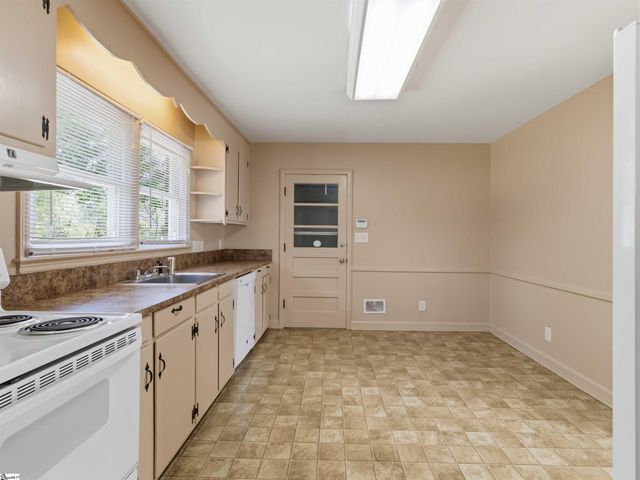5 Lisa Drive, Greenville, SC 29615