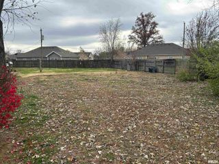 821 E 15TH Street, Centralia, IL 62801