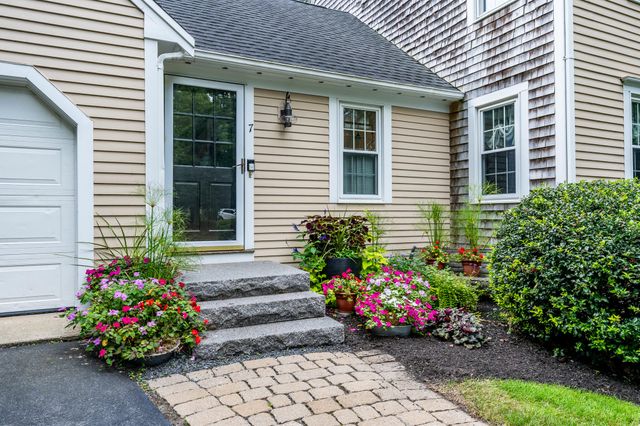 7 Harpers Hollow, East Sandwich, MA 02537
