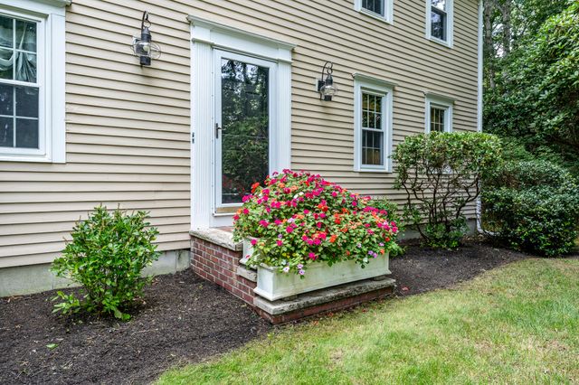 7 Harpers Hollow, East Sandwich, MA 02537