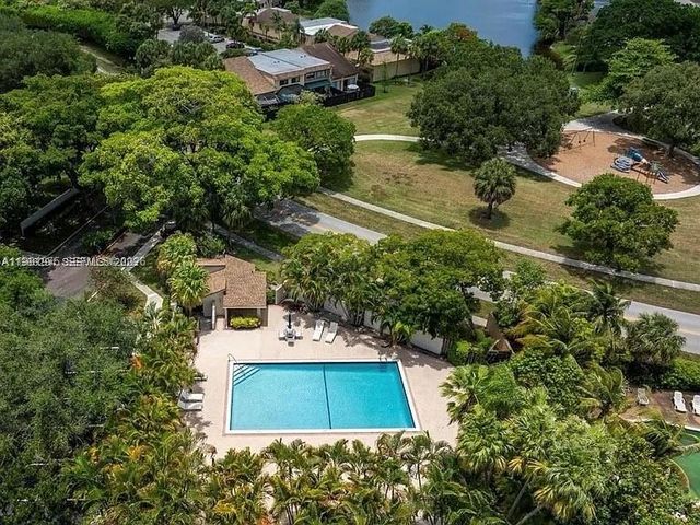 1021 NW 79th Ave, Plantation, FL 33322