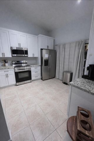 1021 NW 79th Ave, Plantation, FL 33322